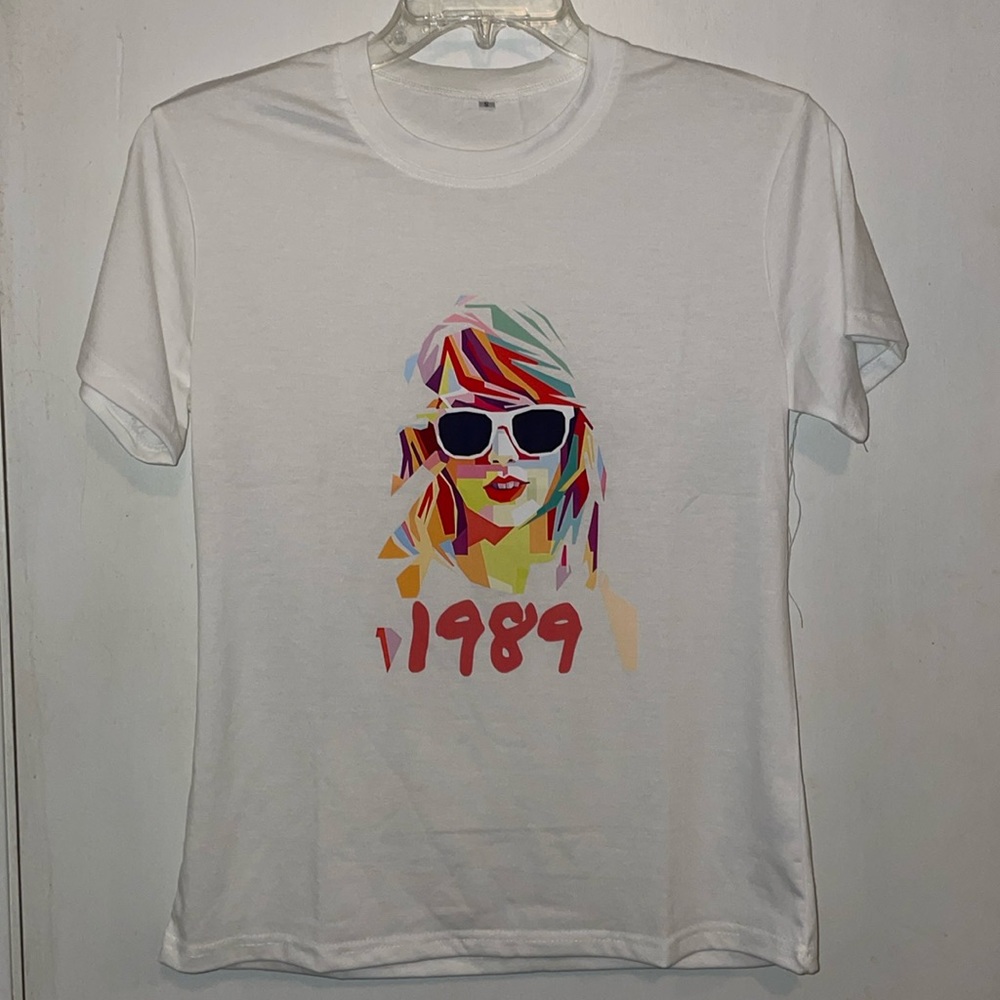 Taylor Swift small